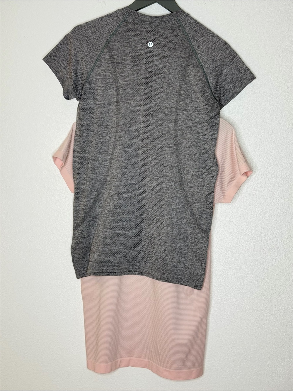 Lululemon Swiftly Tech Short Sleeve t-Shirt bundle Lot of 2 gray & light pink - Picture 3 of 8